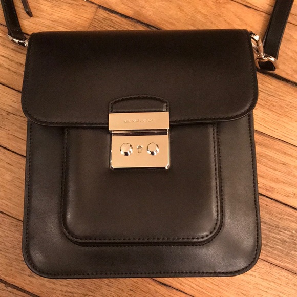 Michael Kors Handbags - Michael Kors leather crossbody